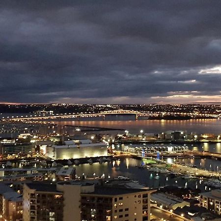 Magnificent Harbour View Skytower View Apartment In Cbd Auckland Extérieur photo